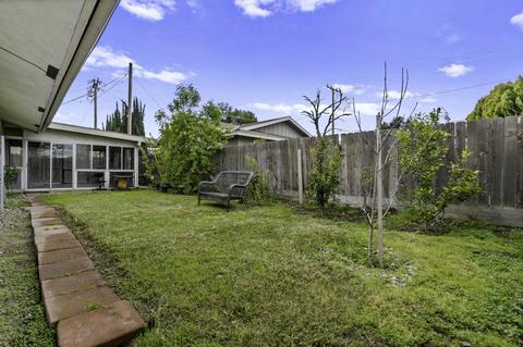 1207 S Emerald Ct, Visalia, CA 93277 photo 31