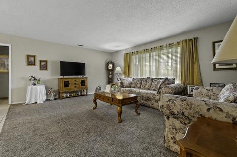 1207 S Emerald Ct, Visalia, CA 93277 photo 4