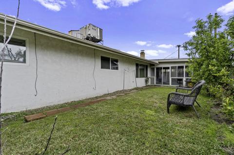 1207 S Emerald Ct, Visalia, CA 93277 photo 32