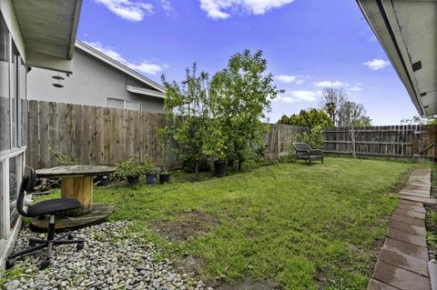1207 S Emerald Ct, Visalia, CA 93277 photo 30