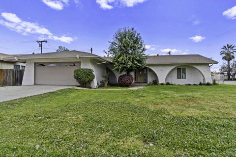 1207 S Emerald Ct, Visalia, CA 93277 photo 1