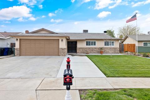 1125 Westwood Dr, Hanford, CA 93230