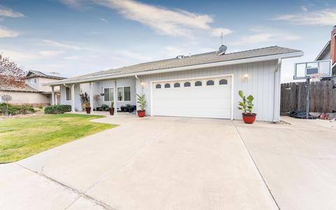 751 Cedar Ln, Lemoore, CA 93245