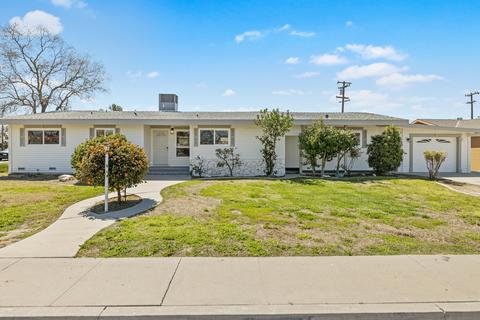 247 W Burlwood Ln, Lemoore, CA 93245