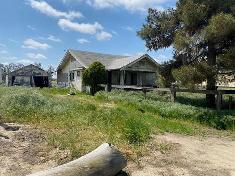 2339 E Stanford Ave, Pixley, CA 93256 photo 2