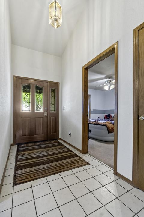 547 E Ferguson Ct, Visalia, CA 93292 photo 3
