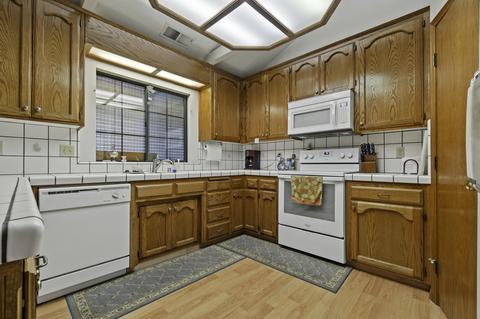 547 E Ferguson Ct, Visalia, CA 93292 photo 13