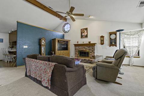 547 E Ferguson Ct, Visalia, CA 93292 photo 4