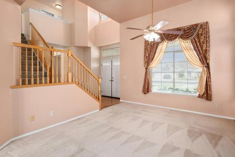 427 Avalon Dr, Lemoore, CA 93245 photo 2
