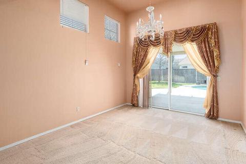 427 Avalon Dr, Lemoore, CA 93245 photo 3