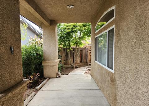 1503 S Exeter Ct, Visalia, CA 93292 photo 2