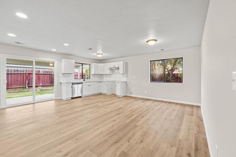 1791 Holland Ave, Clovis, CA 93611 photo 8