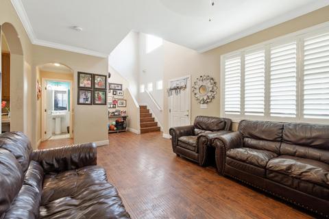 4027 E Hillcrest Ave, Visalia, CA 93292 photo 4
