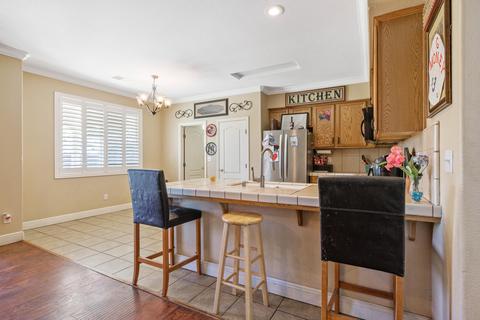 4027 E Hillcrest Ave, Visalia, CA 93292 photo 9