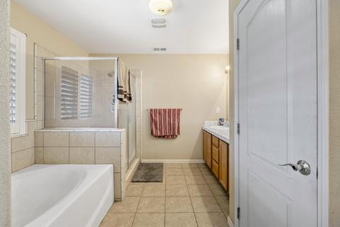 4027 E Hillcrest Ave, Visalia, CA 93292 photo 16