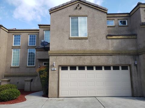 1068 Goble Ct, Tulare, CA 93274