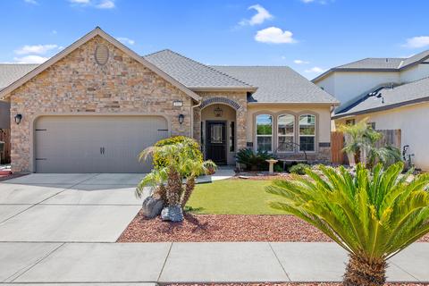 1915 W Humboldt Dr, Hanford, CA 93230