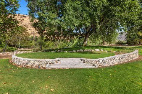 Exterior - 40863 Sierra Dr #D, Three Rivers, CA 93271 photo 23 of 36