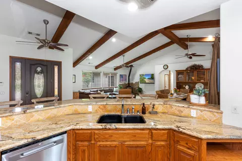 Kitchen - 40863 Sierra Dr #D, Three Rivers, CA 93271 photo 4 of 10
