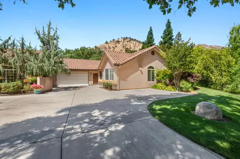 Exterior - 40863 Sierra Dr #D, Three Rivers, CA 93271 photo 11 of 36