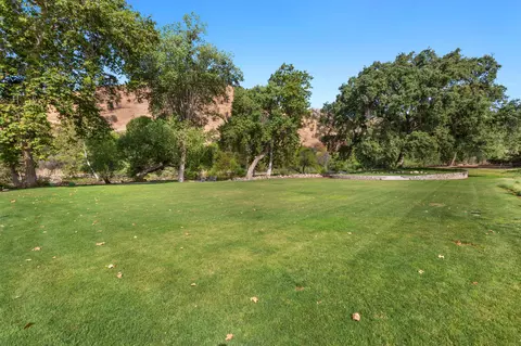 Exterior - 40863 Sierra Dr #D, Three Rivers, CA 93271 photo 25 of 36