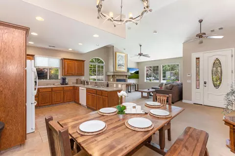 Kitchen - 40863 Sierra Dr #D, Three Rivers, CA 93271 photo 9 of 10