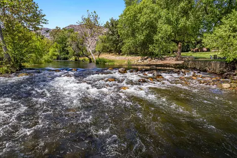 Exterior - 40863 Sierra Dr #D, Three Rivers, CA 93271 photo 31 of 36