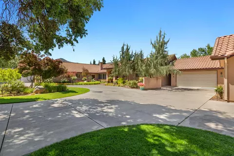 Exterior - 40863 Sierra Dr #D, Three Rivers, CA 93271 photo 12 of 36