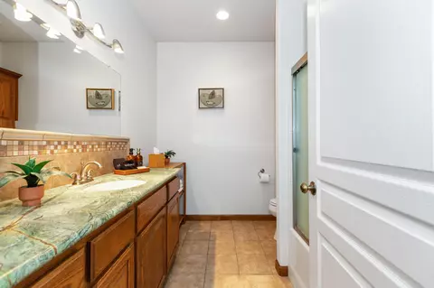 Bath - 40863 Sierra Dr #D, Three Rivers, CA 93271 photo 1 of 5