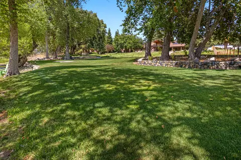Exterior - 40863 Sierra Dr #D, Three Rivers, CA 93271 photo 30 of 36