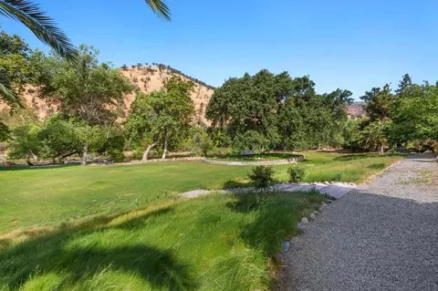 Exterior - 40863 Sierra Dr #D, Three Rivers, CA 93271 photo 22 of 36