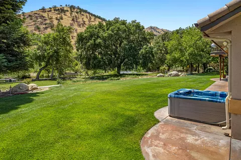 Exterior - 40863 Sierra Dr #D, Three Rivers, CA 93271 photo 29 of 36