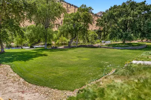 Exterior - 40863 Sierra Dr #D, Three Rivers, CA 93271 photo 27 of 36