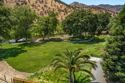 Exterior - 40863 Sierra Dr #D, Three Rivers, CA 93271 photo 1 of 36