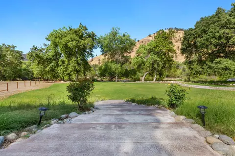 Exterior - 40863 Sierra Dr #D, Three Rivers, CA 93271 photo 20 of 36
