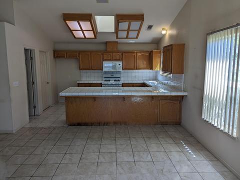 1821 E Burton Ave, Tulare, CA 93274 photo 7