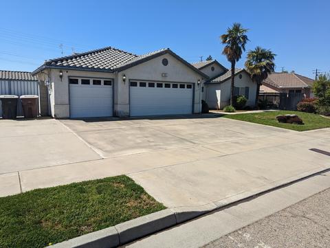 1821 E Burton Ave, Tulare, CA 93274 photo 1