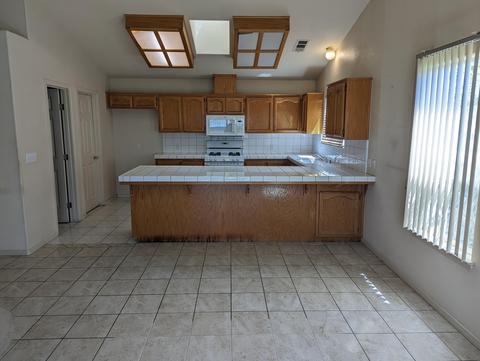 1821 E Burton Ave, Tulare, CA 93274 photo 8