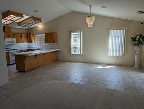 1821 E Burton Ave, Tulare, CA 93274 photo 10