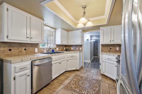 414 E Sycamore Dr, Hanford, CA 93230 photo 11