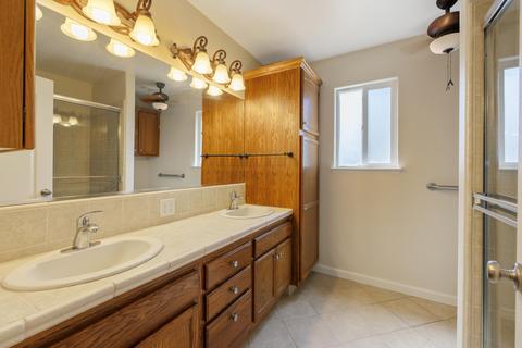1813 Sutter Cir, Tulare, CA 93274 photo 36