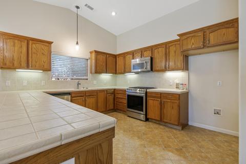 1813 Sutter Cir, Tulare, CA 93274 photo 18