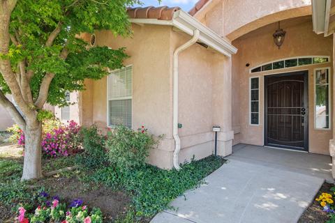 1813 Sutter Cir, Tulare, CA 93274 photo 3