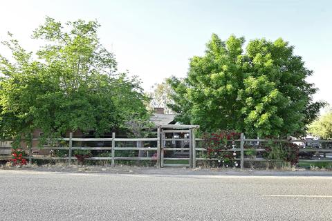 27172 Ave 96, Terra Bella, CA 93270