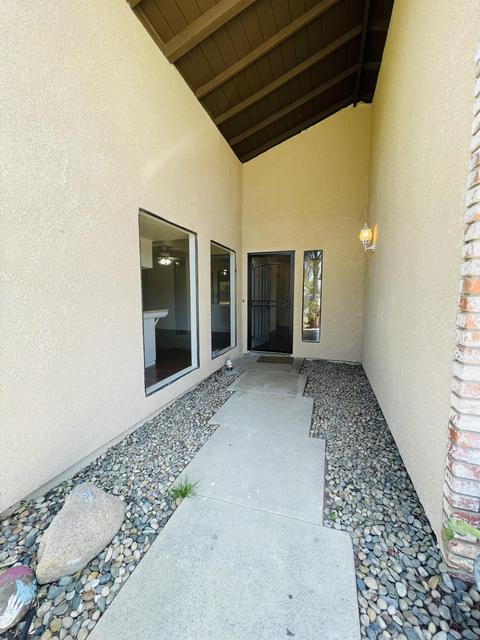 1835 E Seeger Ct, Visalia, CA 93292 photo 4