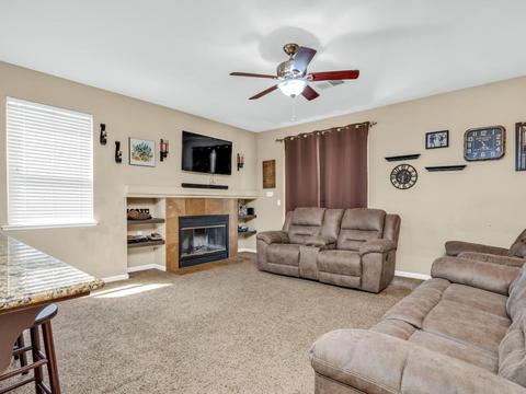 1125 E Cinnamon Dr, Lemoore, CA 93245 photo 6