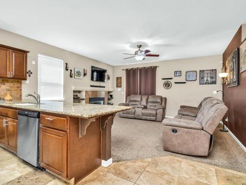 1125 E Cinnamon Dr, Lemoore, CA 93245 photo 5