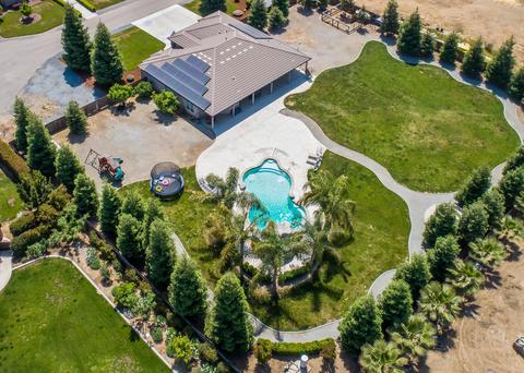 2208 W Benton Ct, Exeter, CA 93221