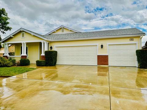778 Pear Ave, Dinuba, CA 93618