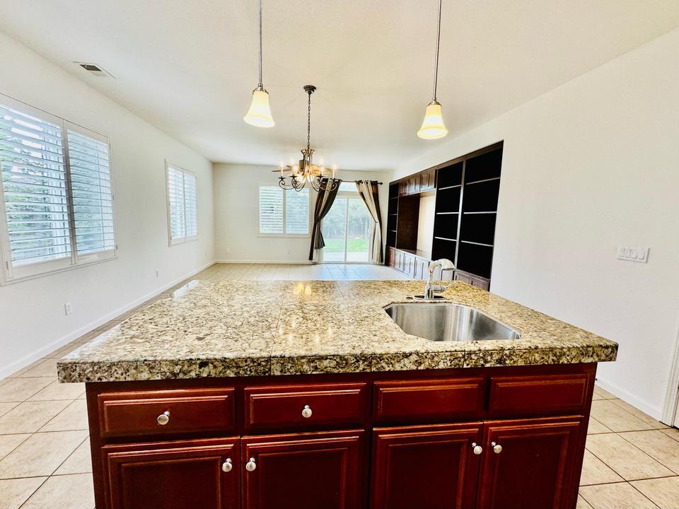  778 Pear Ave, Dinuba, CA 93618 photo 3